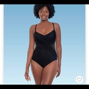 NWT Miraclesuit Dreamsuit Criss Cross Slimming One Piece Swimsuit Black Sz 10